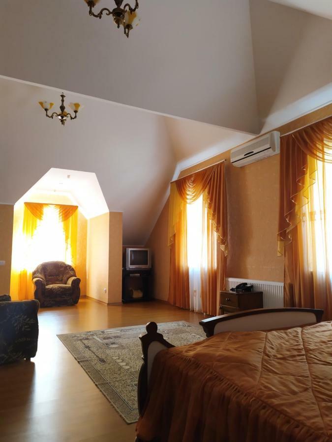 Svitlovodsʼk Hotel Tropicana מראה חיצוני תמונה